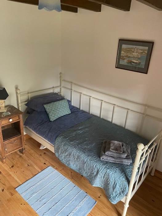 Single bedroom in Water Lilies