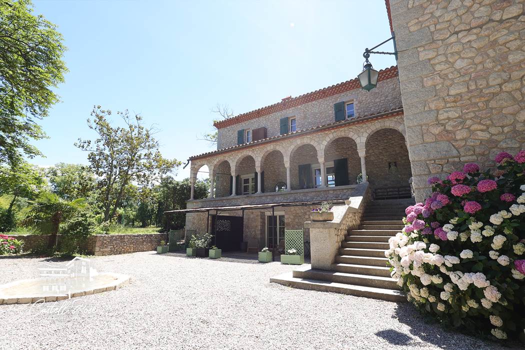 Arrivée grand escalier-little-img-gallery