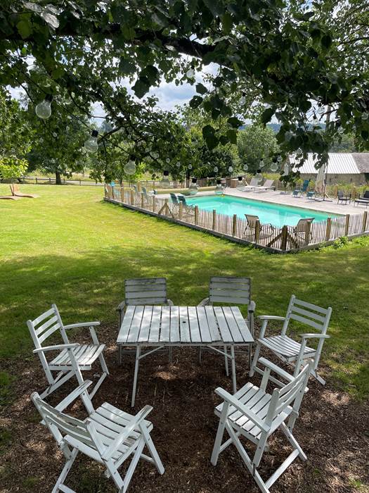 Salon ombragé avec vue sur la piscine-little-img-gallery