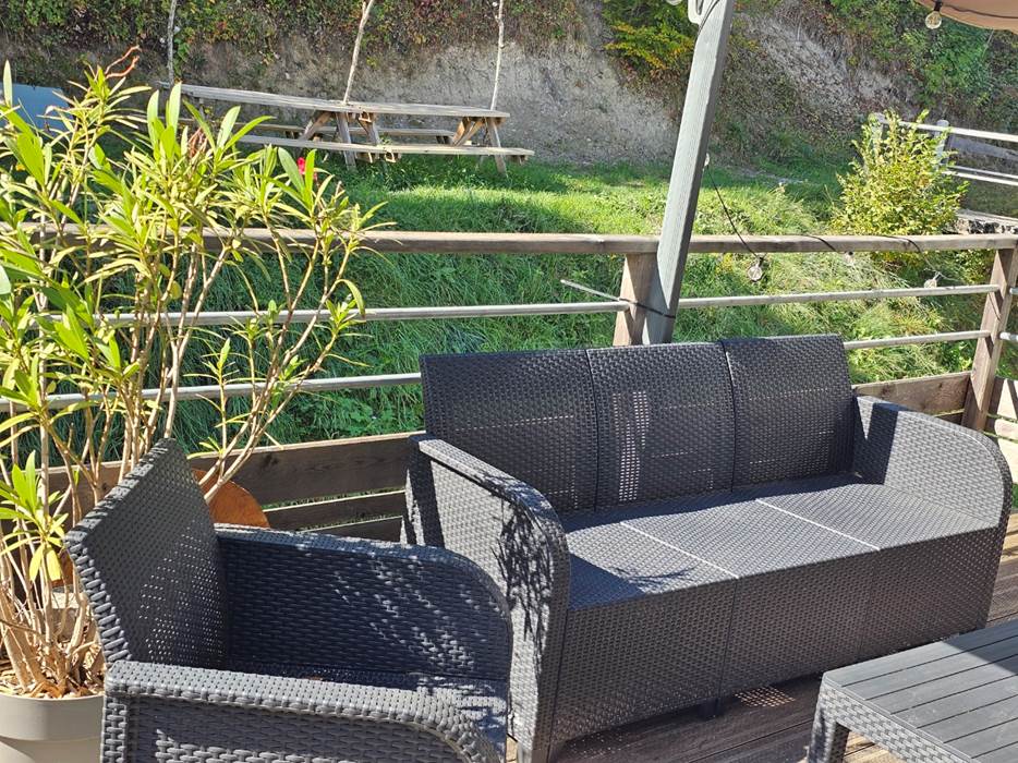 Le coin salon sur la terrasse du gîte