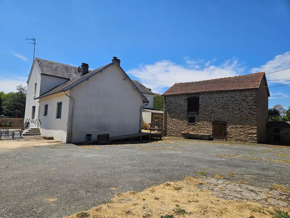 Le Quai d'Neuf — Gîte de groupe en Creuse (15 personnes) - Espace extérieur derrière maison