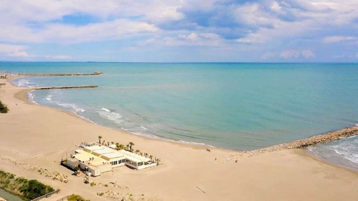 saintes-maries-farinette-plage-little-img-gallery
