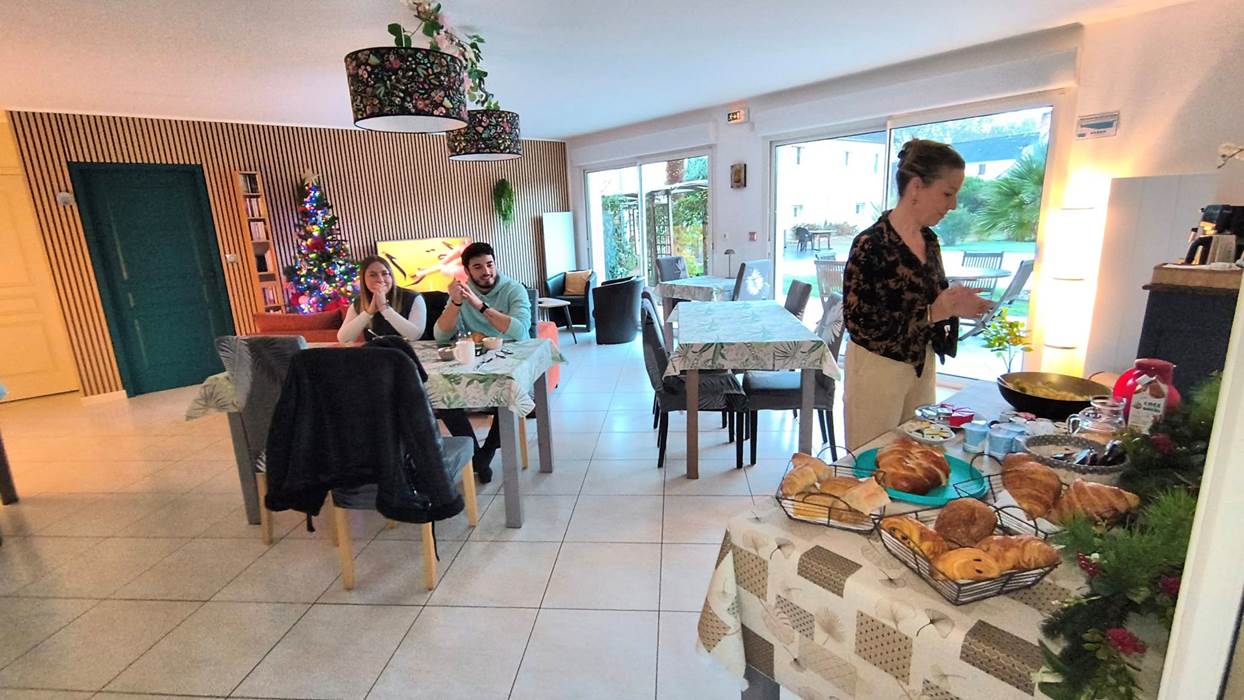 591983455_1441363541323686_2781122606923387950_n-little-img-gallery