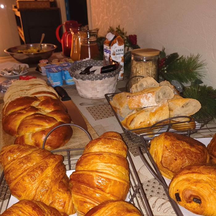 petit déjeuner hôtes fait maison LA GIROUARDIERE-little-img-gallery