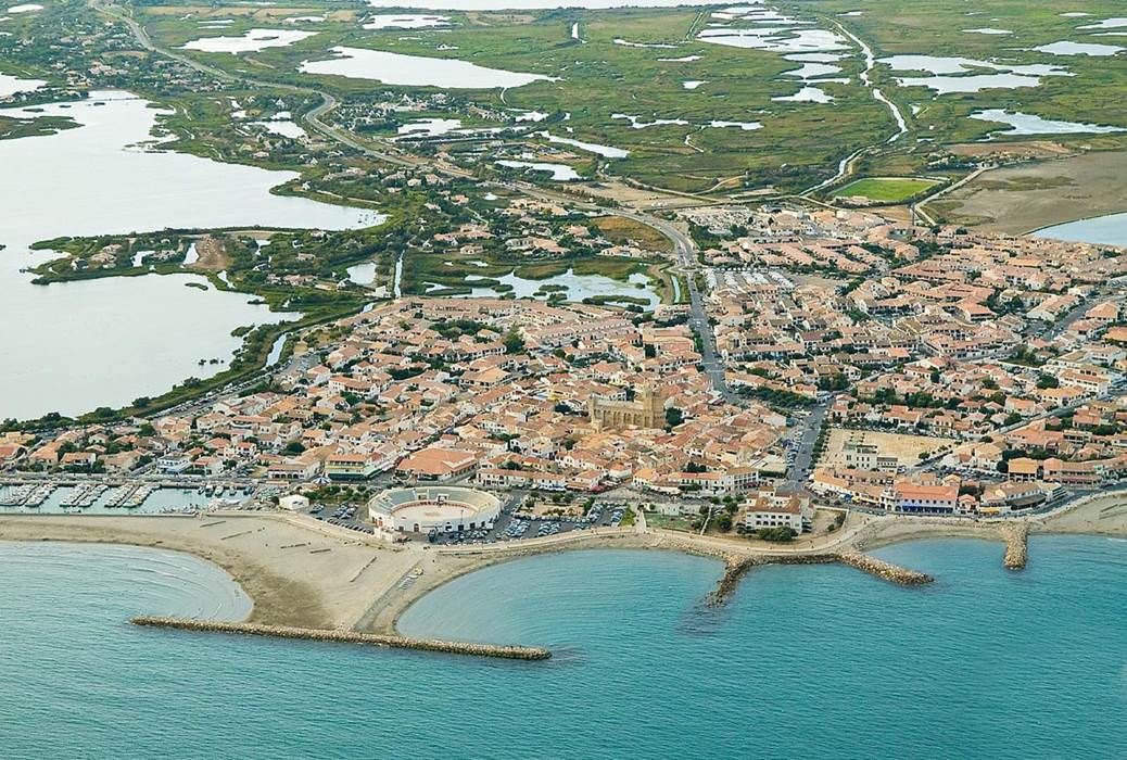 Vue_aériene_des_Saintes_Maries_de_la_Mer-little-img-gallery
