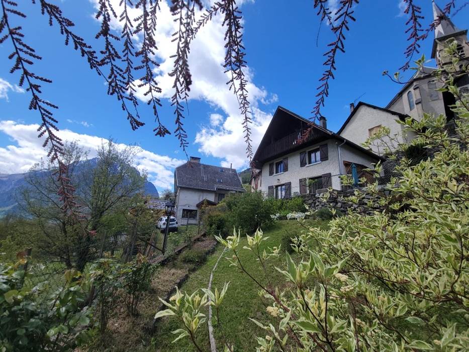 VUE D'ENSEMBLE JARDIN ET CHALET JEANNE