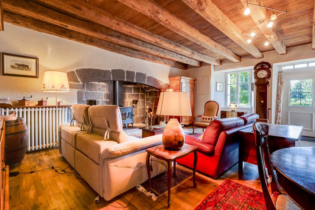 salon-chaleureux-avec-cheminee-little-img-gallery