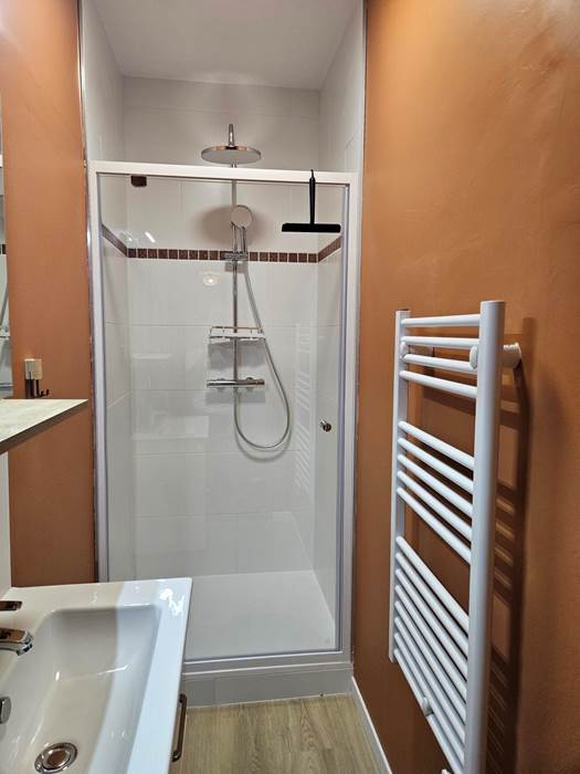 Le Quai d'Neuf — Gîte de groupe en Creuse (15 personnes) - Salle de douche à l'étage