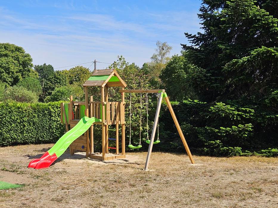 Le Quai d'Neuf — Gîte de groupe en Creuse (15 personnes) - Aire de jeux