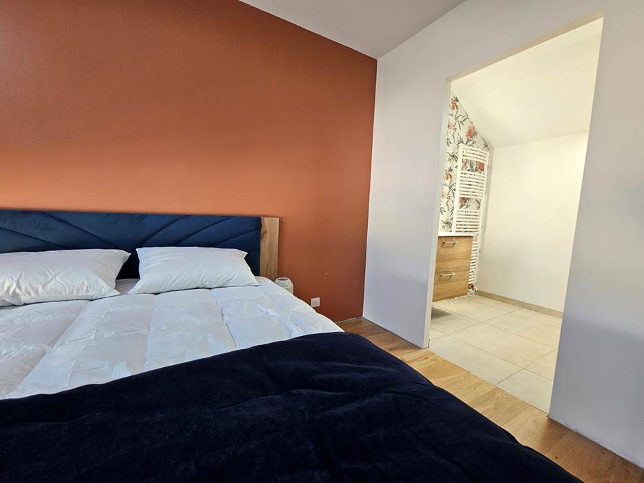 Gîte le Granit des Champs - Mainsat - Chambre double 1er étage avec salle d'eau