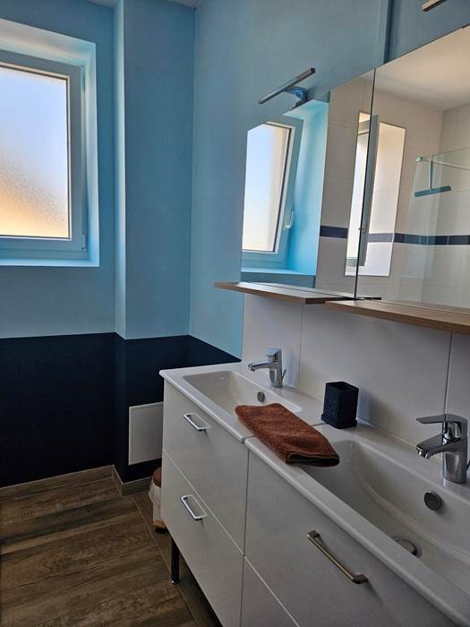 Le Quai d'Neuf — Gîte de groupe en Creuse (15 personnes) - Salle d'eau double douche à l'étage