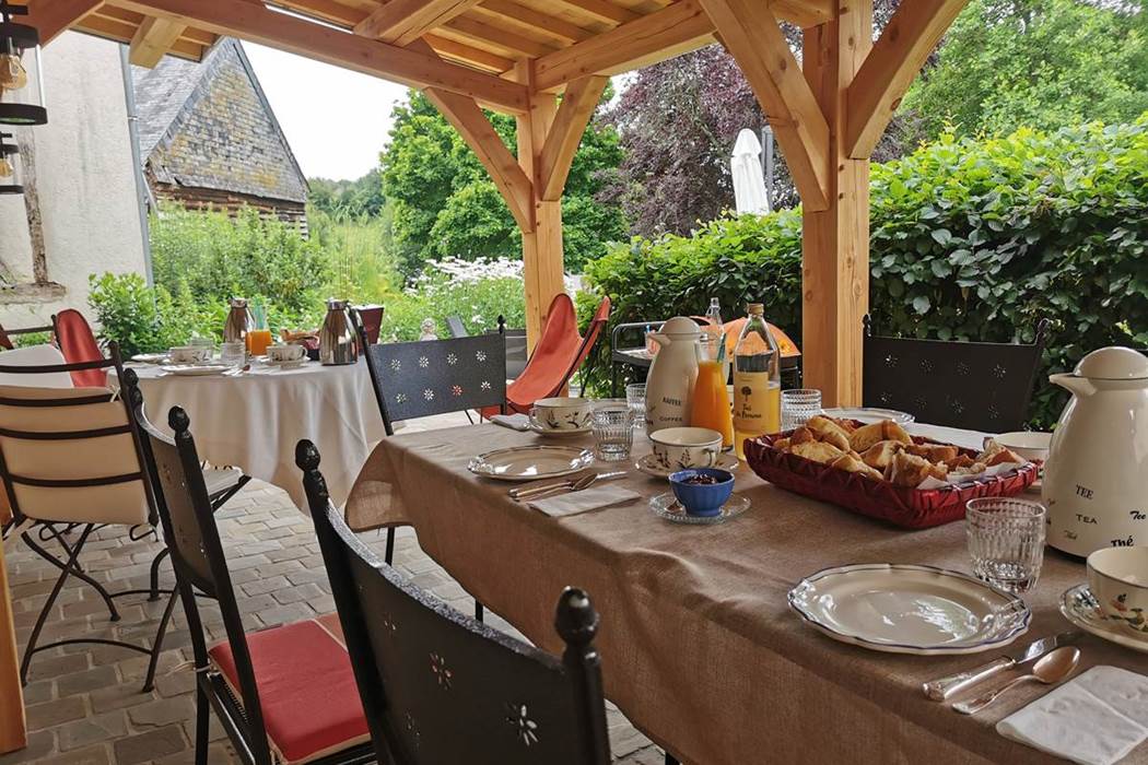 la-verrerie-d-ivoy-chambres-d-hotes-petits-dejeuners-en-terrasse-little-img-gallery