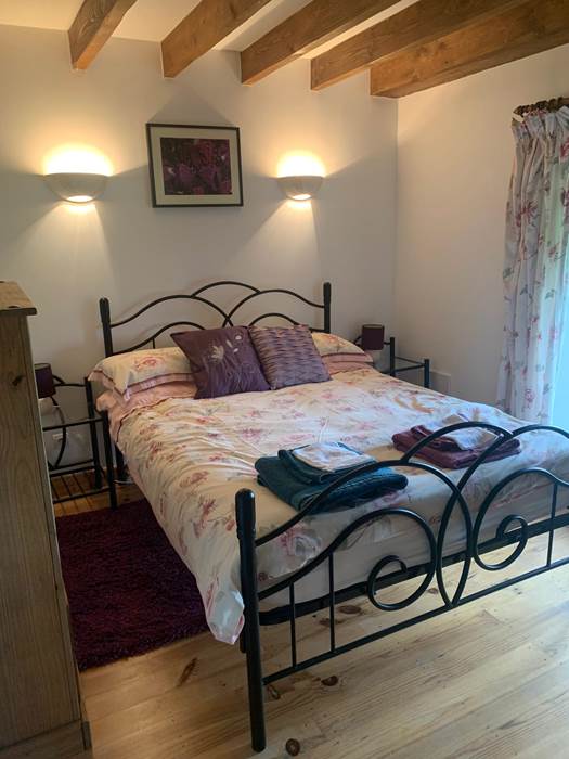 Double bedroom in Poppies