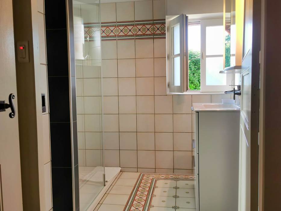 Annexe-suite-salle-d-eau-douche-rez-de-chaussee-little-img-gallery