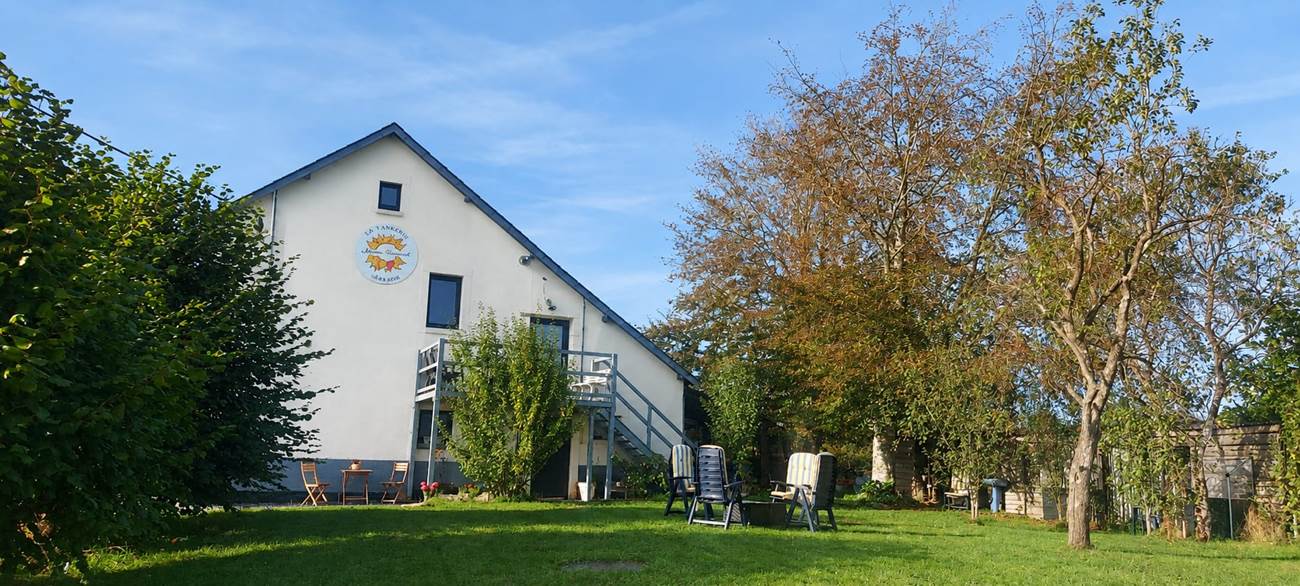 heerlijke zijtuin met zonneterrasje