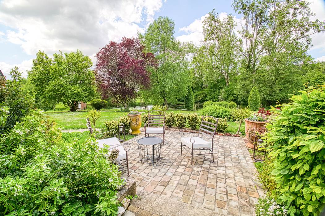 la-verrerie-d-ivoy-la-terrasse-vue-sur-jardin-little-img-gallery