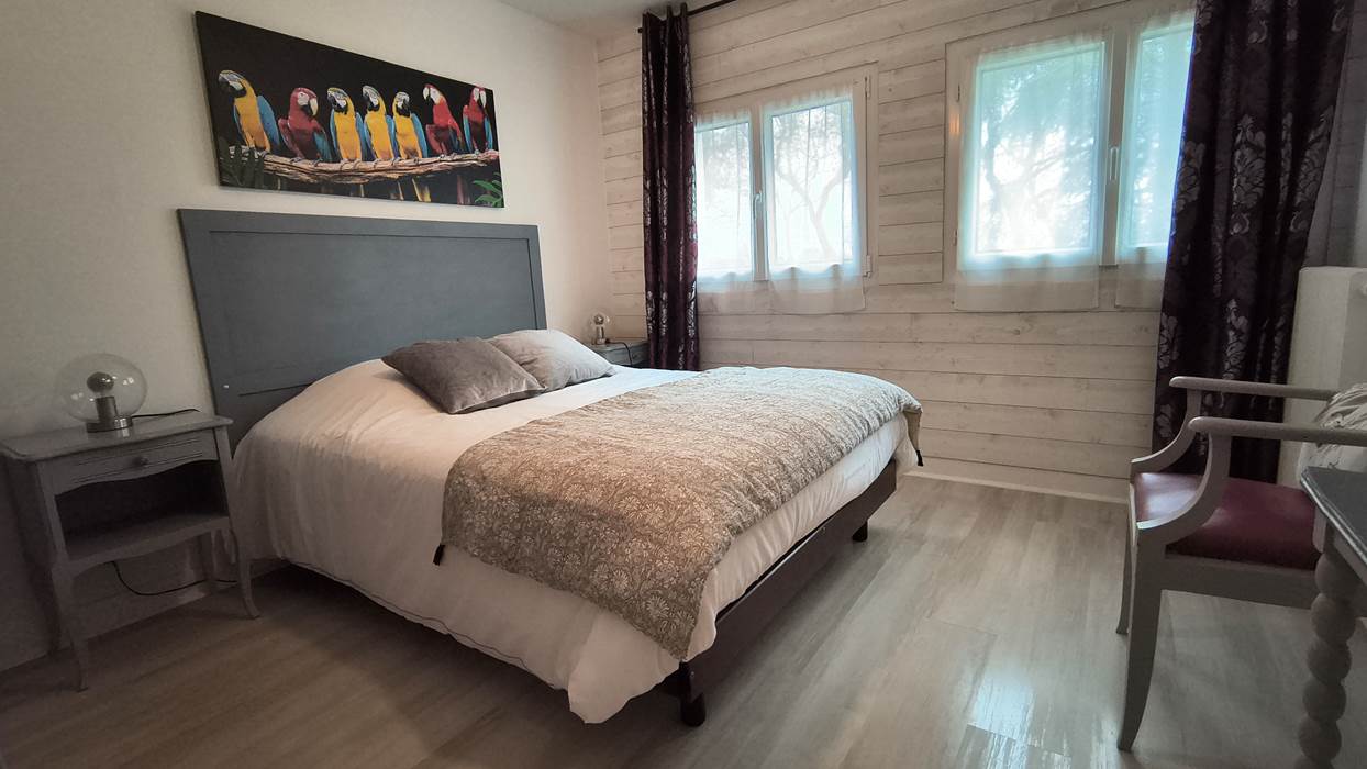 CHAMBRE DOUBLE CONFORTABLE GITE LA GIROUARDIERE LA FLECHE-little-img-gallery