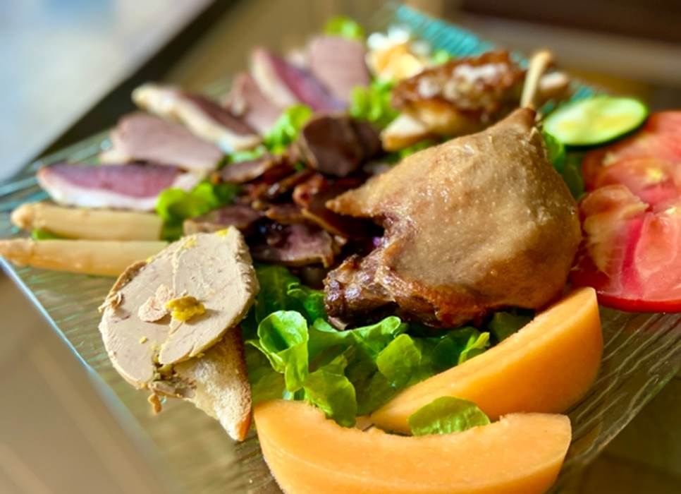 Notre assiette la Tour de Gascogne et sa cuisse de confit de canard-little-img-gallery