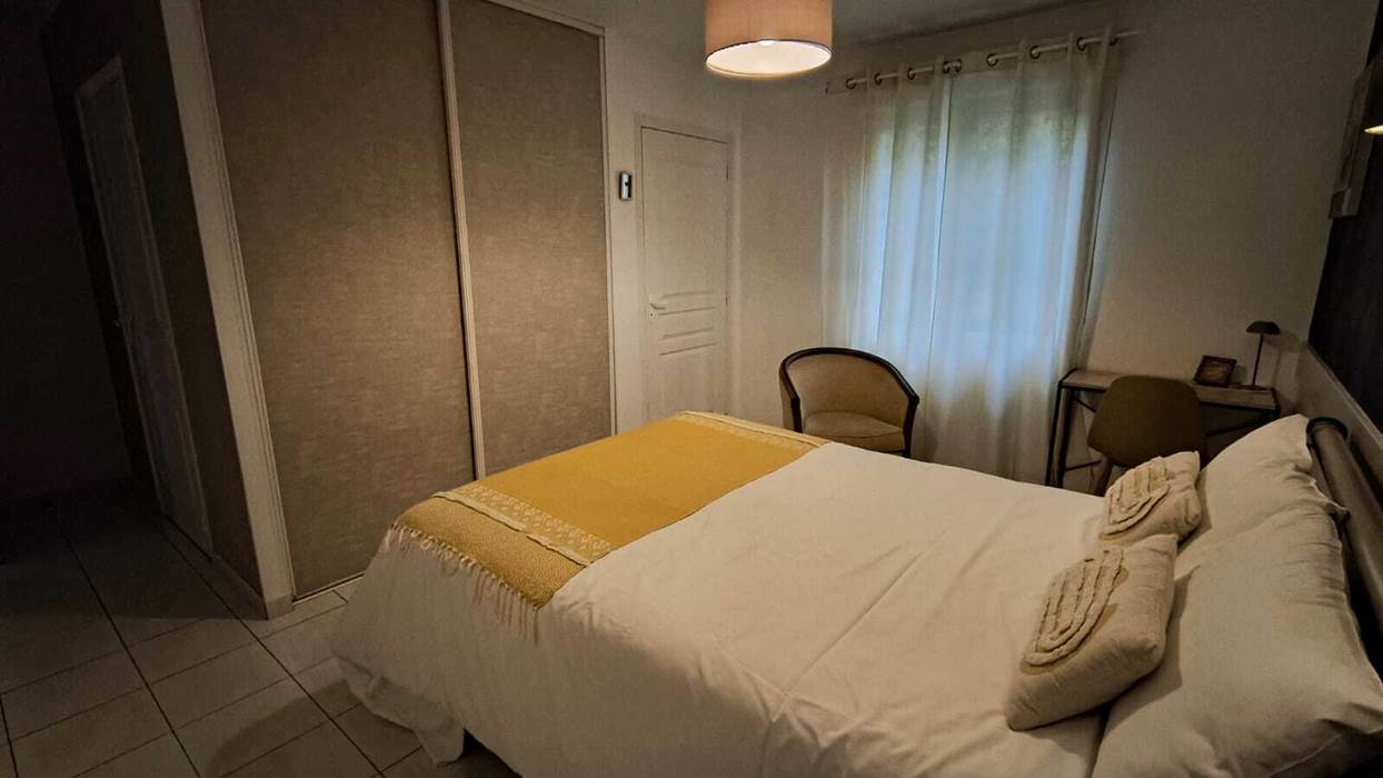 09040b15-ca16-412d-9540-c7c56a738769-little-img-gallery