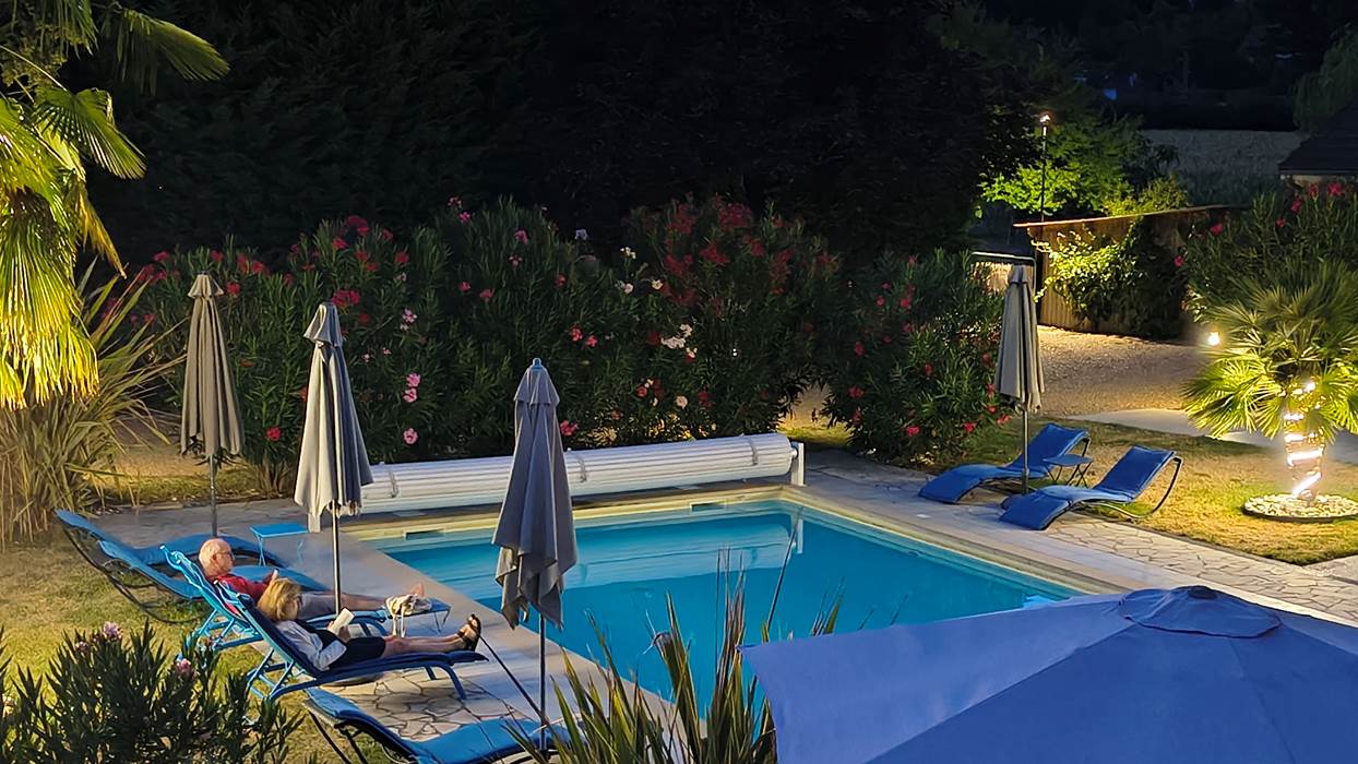 detente-transats-piscine-la-girouardiere-la-fleche