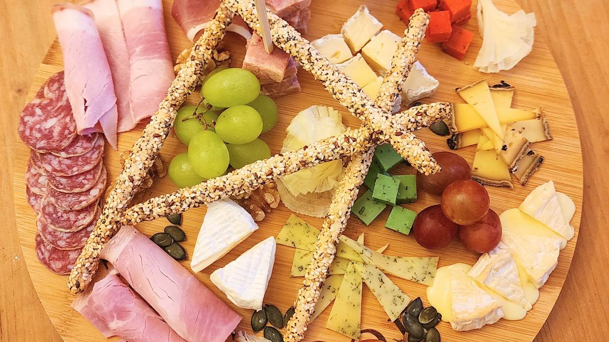 Planche  gourmande de Fromages et charcuterie sélectionnés