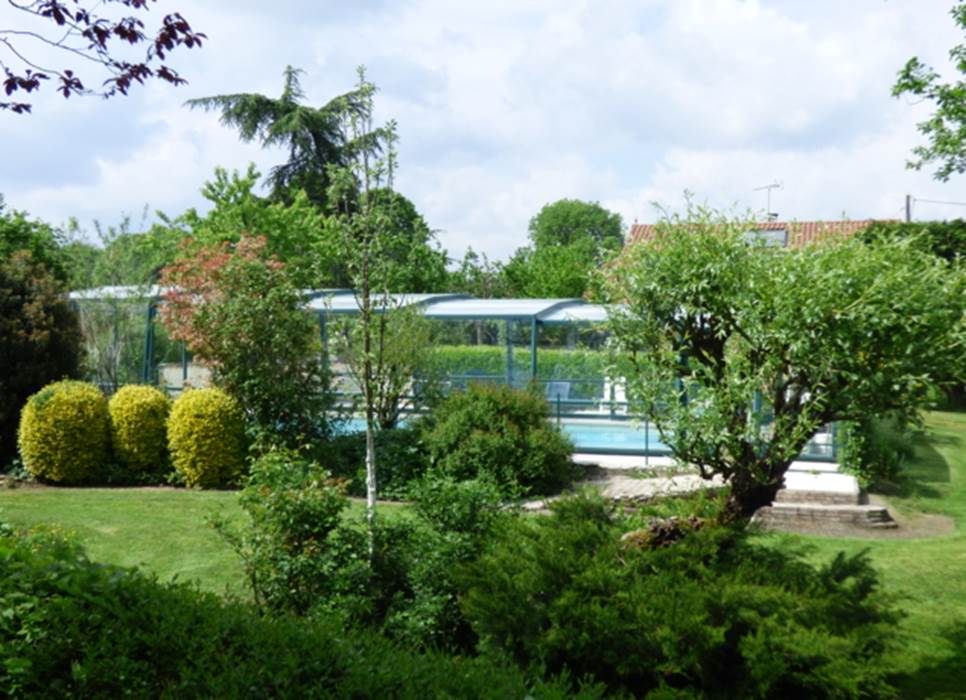 LA PISCINE ET LE JARDIN