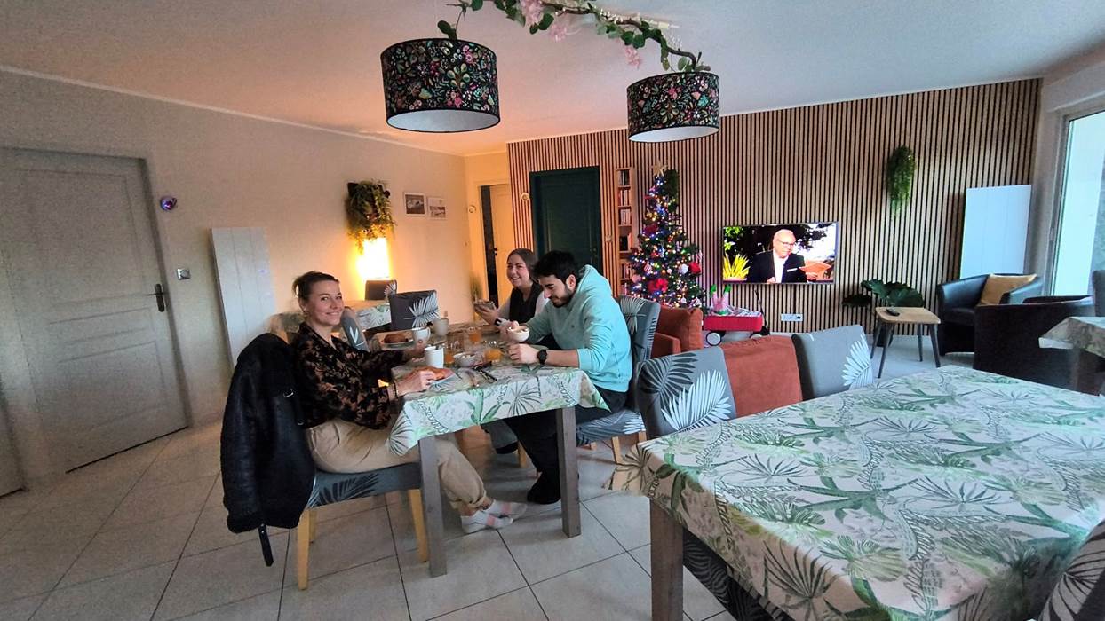 salle commune chambres d'hôtes LA GIROUARDIERE-little-img-gallery