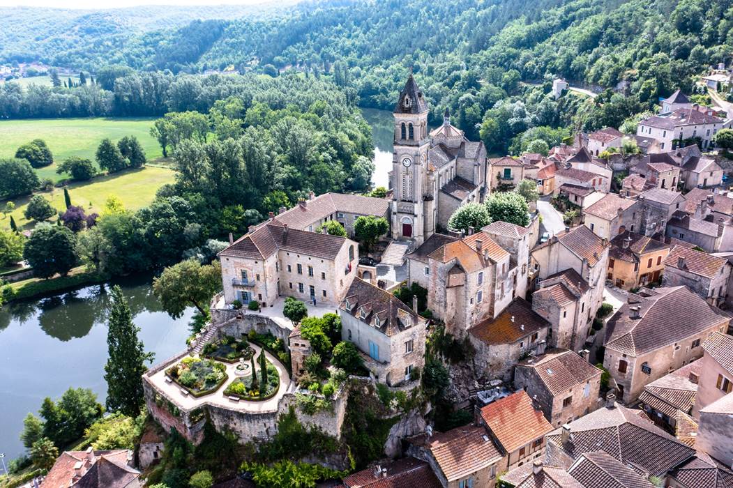 220617105218 Vue drone du village d_Albas © Lot Tourisme - Cyril Novello_2048x1364 (1)-little-img-gallery