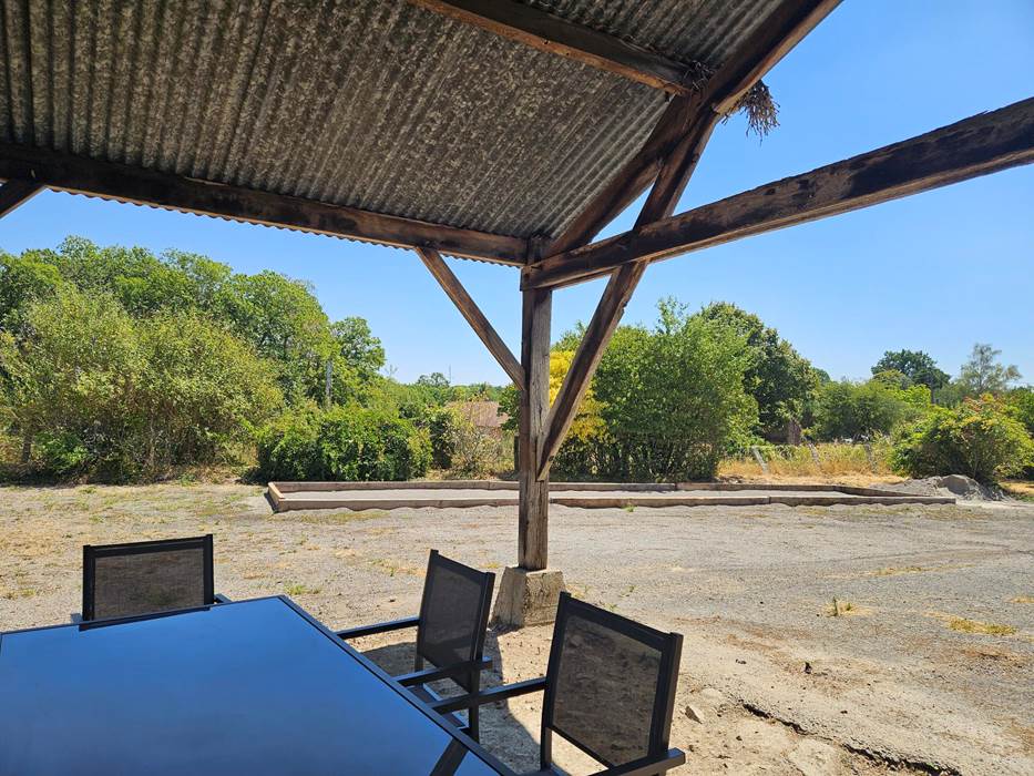 Le Quai d'Neuf — Gîte de groupe en Creuse (15 personnes) - vue terrain de pétanque