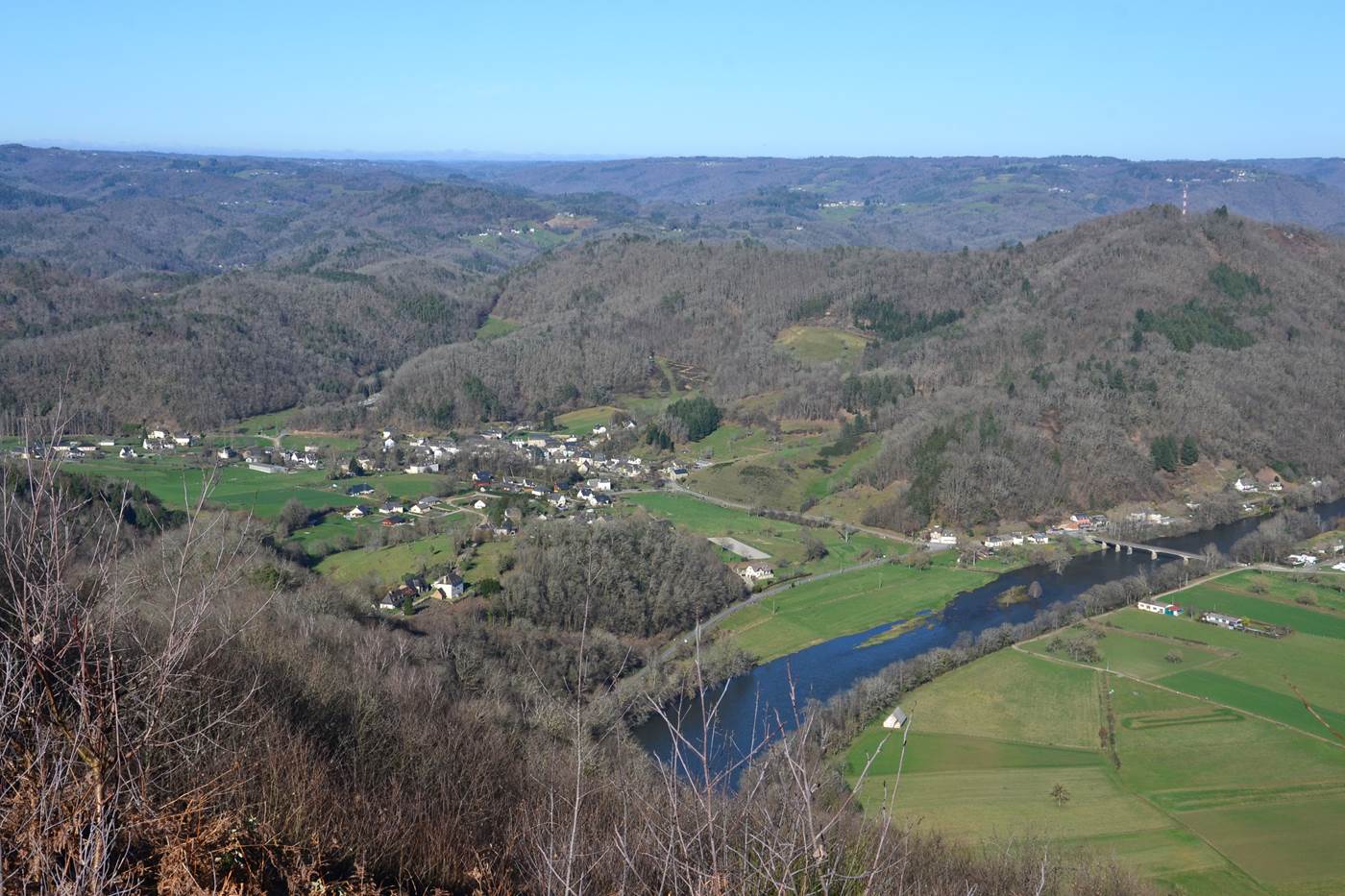 Monceaux sur Dordogne :  vue départ deltaplanes-little-img-gallery