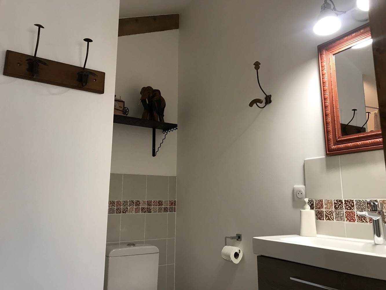 Le Mas Mellou : Salle de Bain Les Dentelles-little-img-gallery