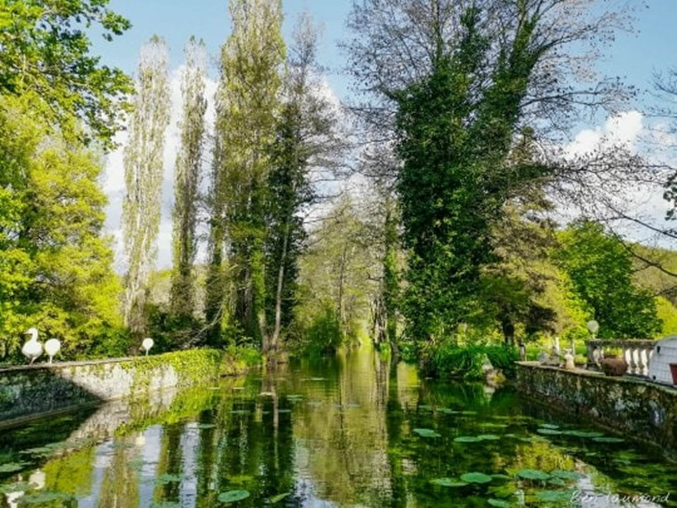 "Le Clos du Moulin", Village de Gîtes en Périgord : parc arboré-little-img-gallery