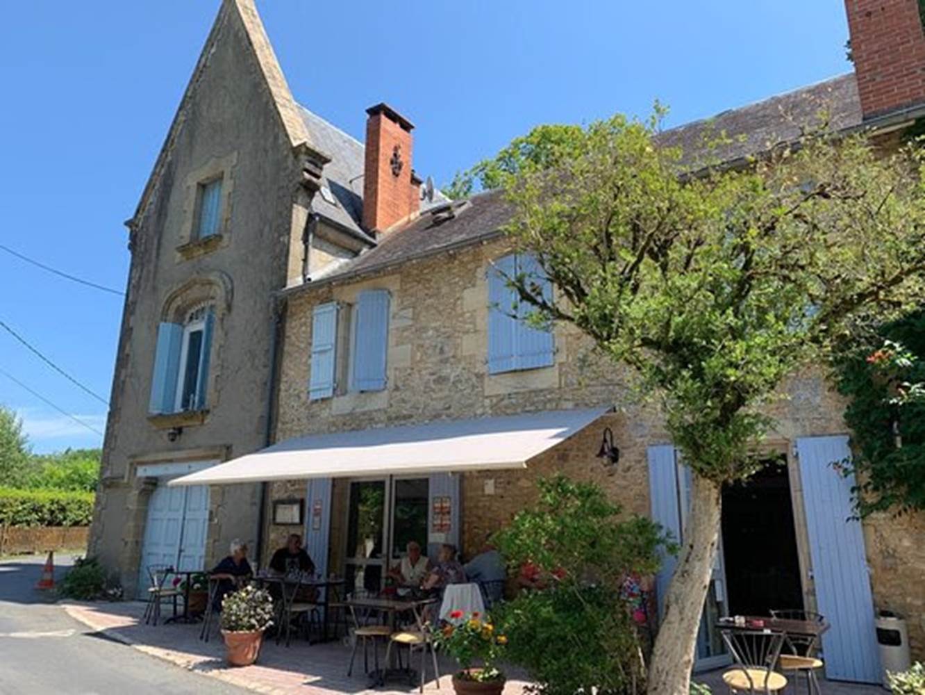 "Le Clos du Moulin", Village de Gîtes en Périgord : le restaurant bar-little-img-gallery