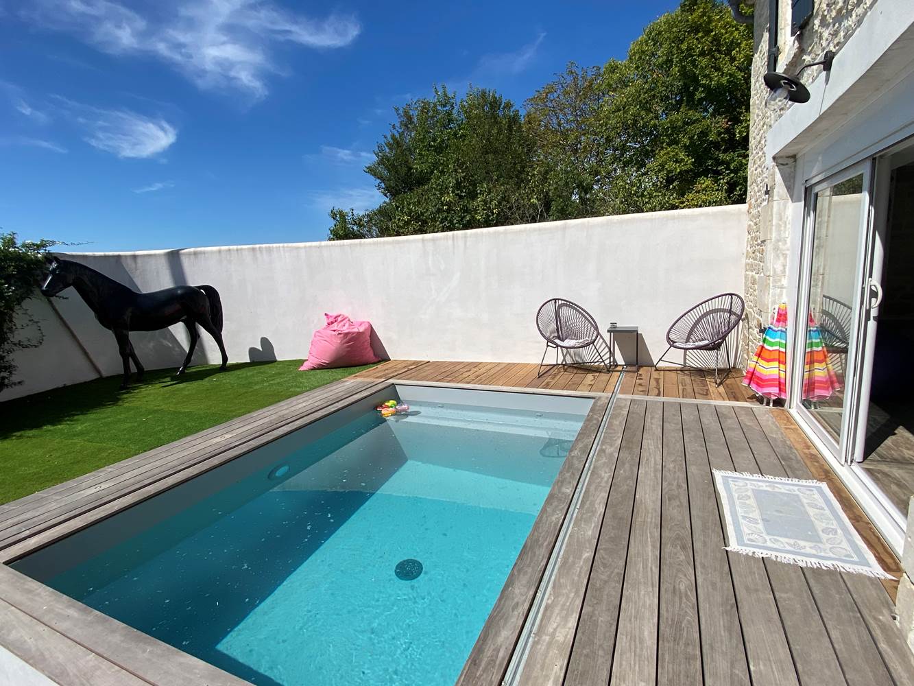 Chambres-hôtes-la rochelle-marais poitevin-piscine-ile de ré-little-img-gallery