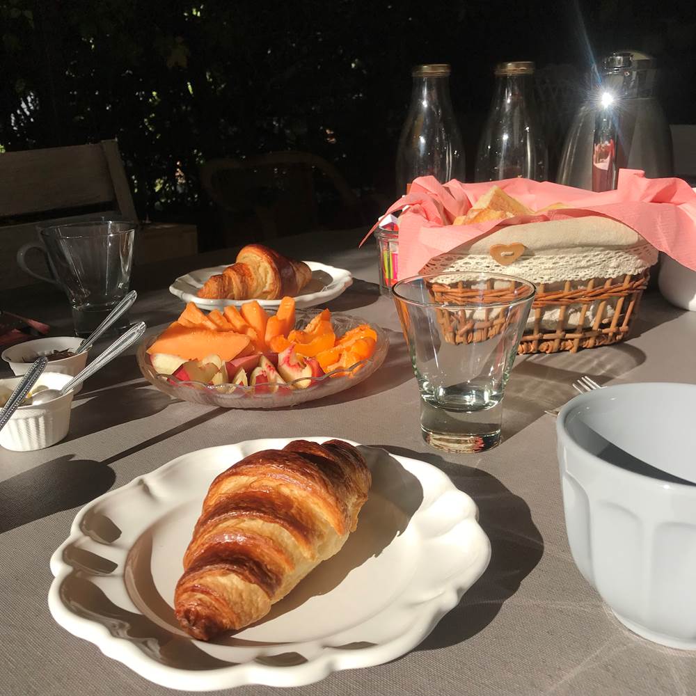 Le Mas Mellou : Petit Déjeuner gourmand-little-img-gallery
