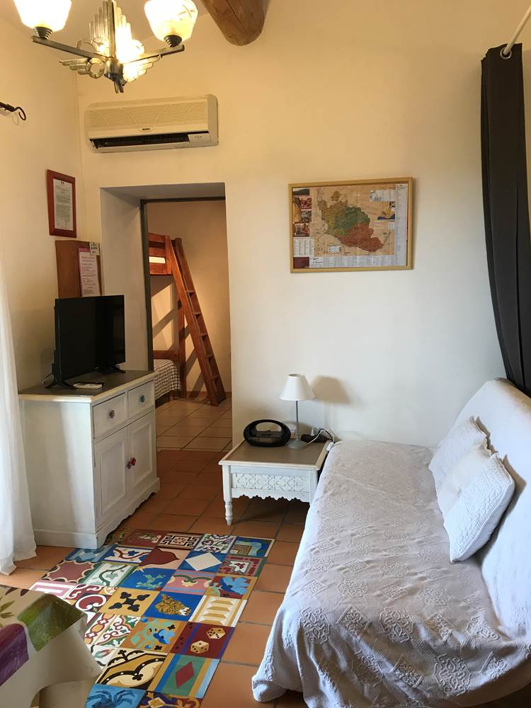 Le Mas Mellou : Gîte Le Couchant Coin salon-little-img-gallery