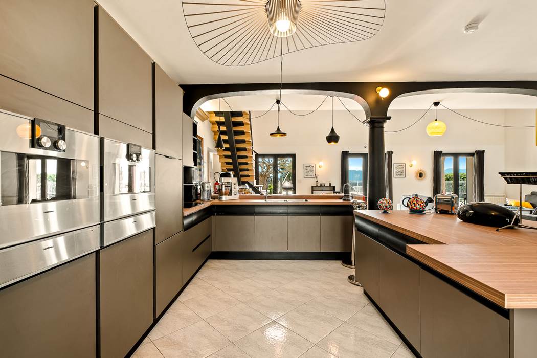 Corse du sud, grande maison avec grande cuisine-gallery