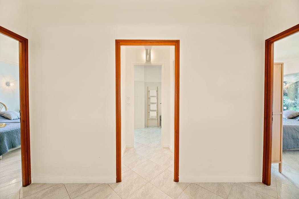 Sas de la suite donnant sur 2 chambres et une salle de bain-gallery