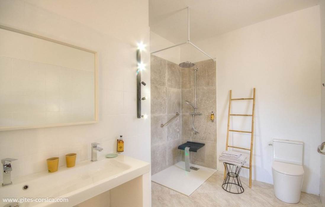 AAA0E23A-FB03-493B-A548-7992E7A12634-gallery