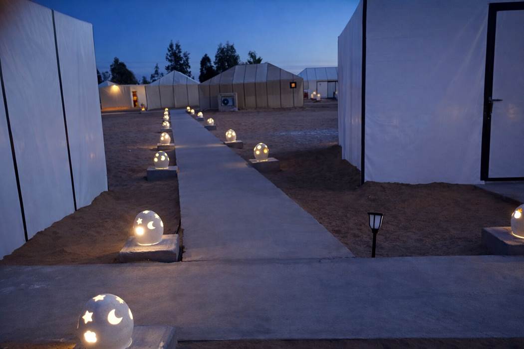 Le camp au coucher du soleil-gallery