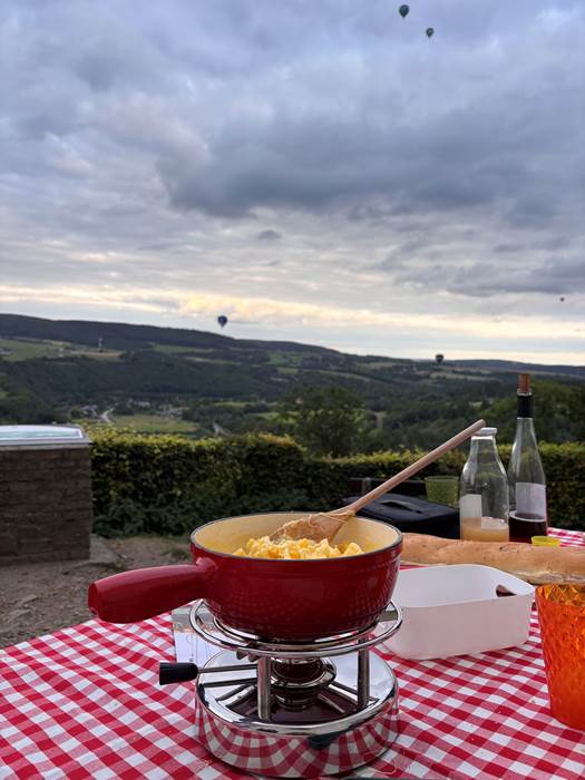 caquelon avec tres belle vue avec mongolfieres dans la vallée-gallery
