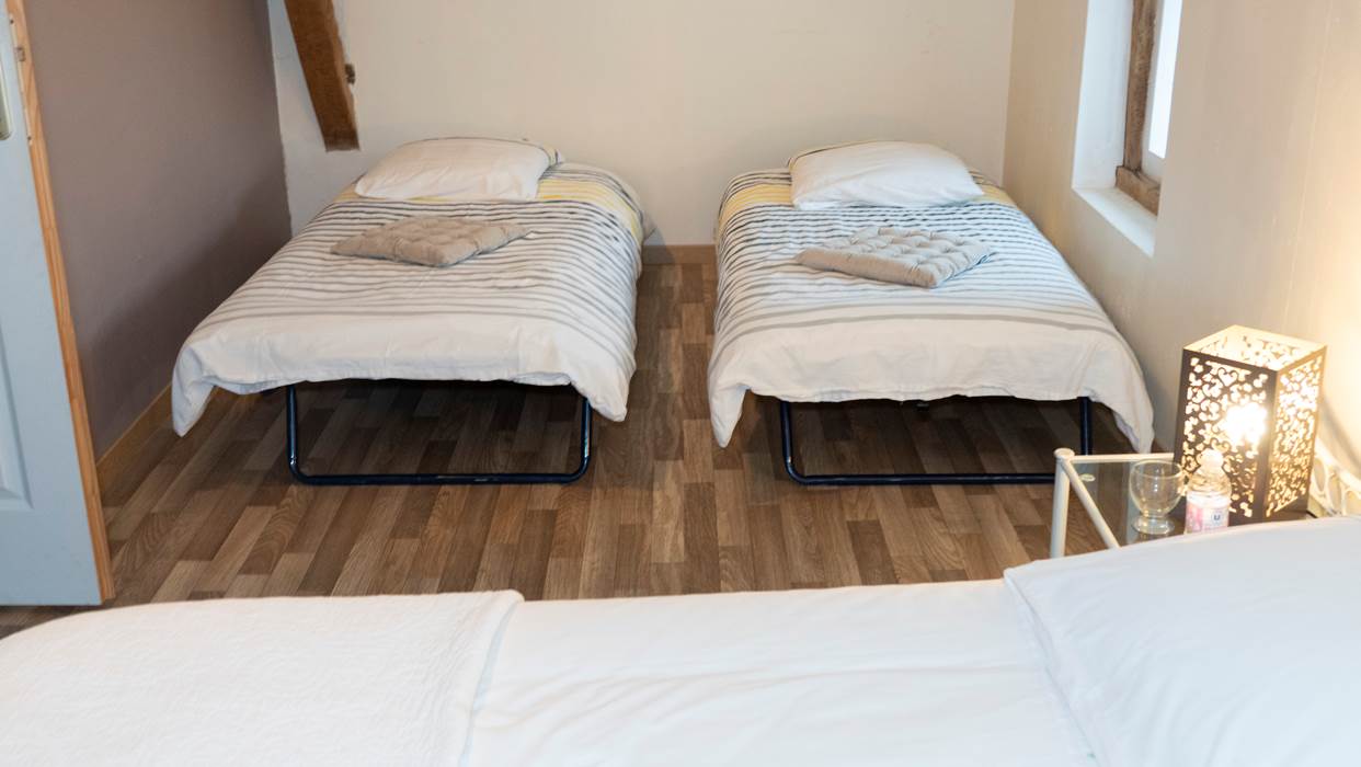 2 lits d'appoint chambre des parents suite familiale  total 6 personnes