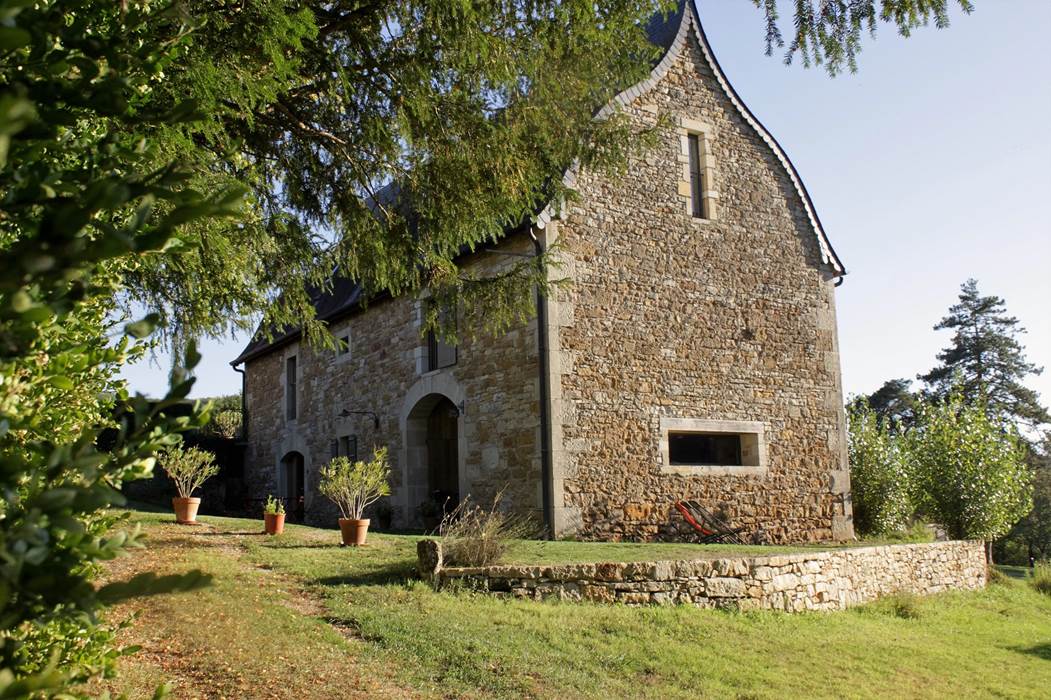 Entrée privative du gîte "Côté Donjon" Domaine le Broual, gîtes de charme dans le Lot