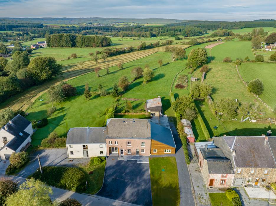 Vue d'ensemble sur la campagne depuis le jardin