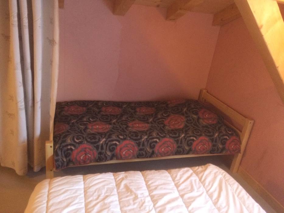 Vue sur le lit simple