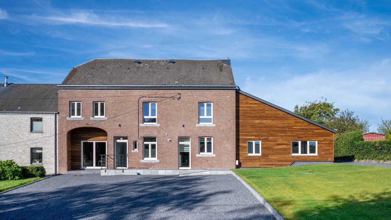 Façade, grand parking privé