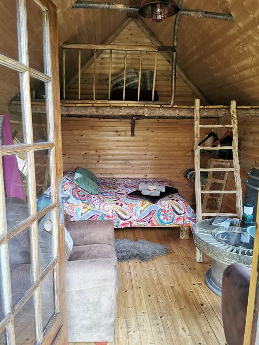 porte ouverte sur la chambre