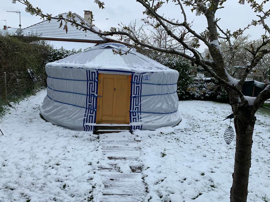 La yourte sous la neige.