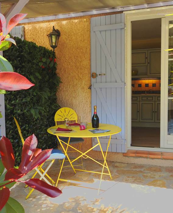 terrasse ombragée avec vue jardin