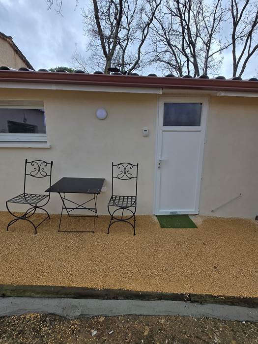Terrasse et entrée CHAMBRE GAUDINA